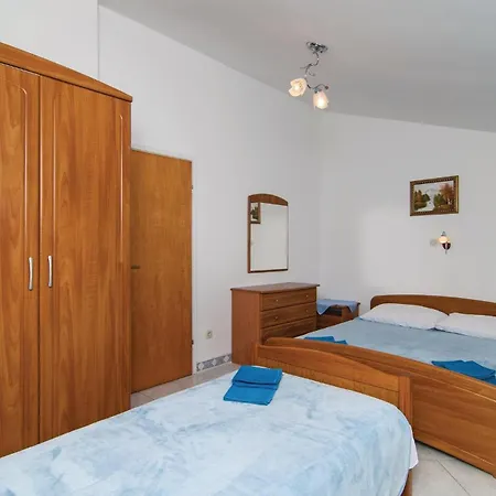 Nyaraló Bok